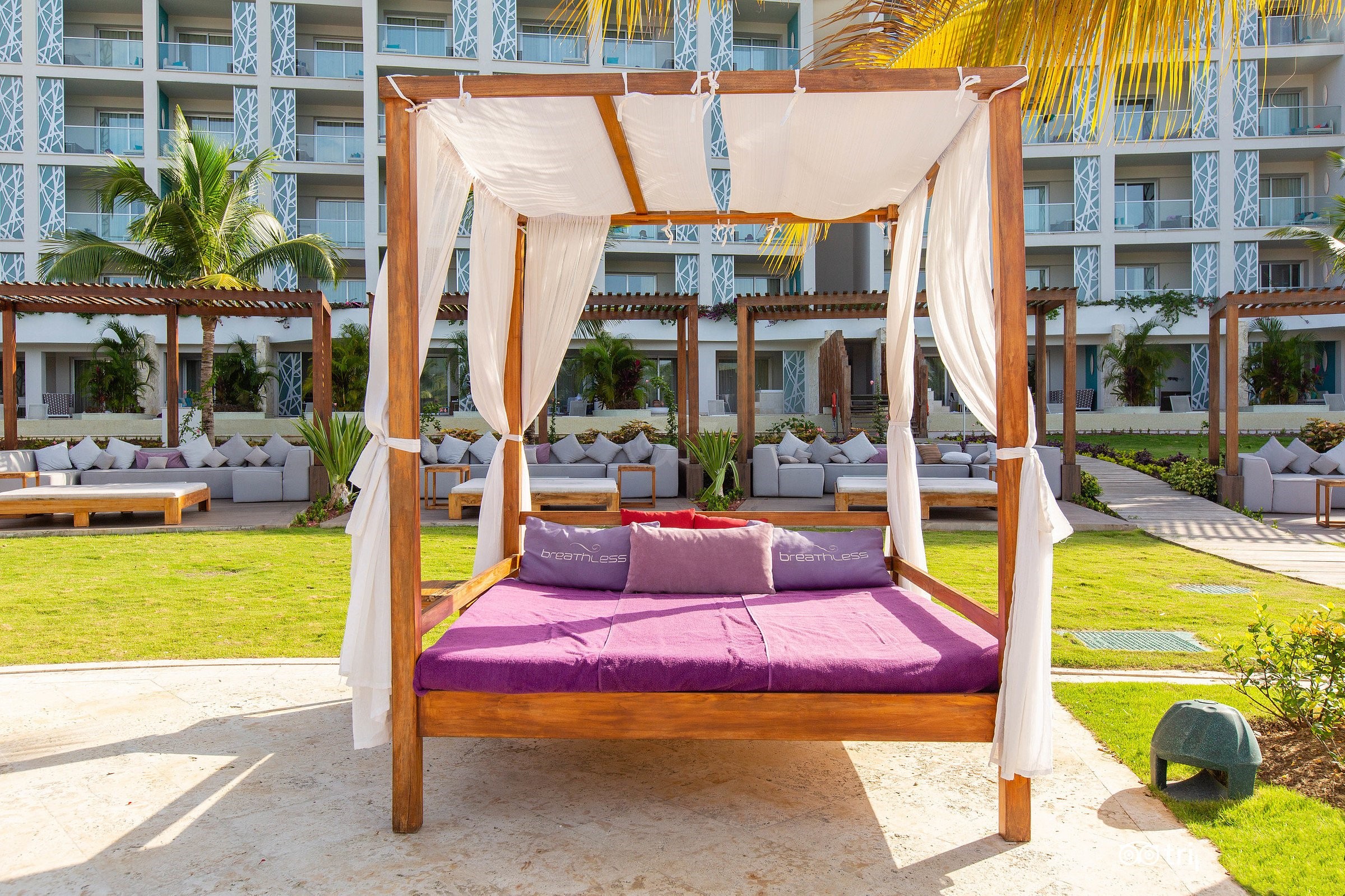 teak cabana with daybed